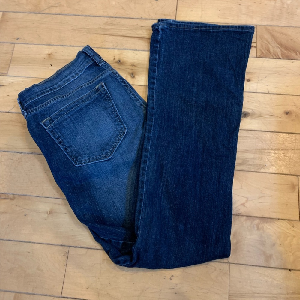 Size 2 low rise bootcut Levi’s